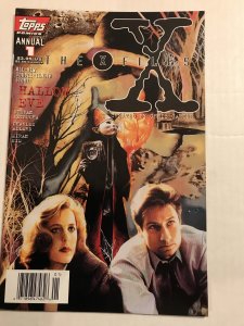 THE X-FILES Annual #1 : Topps 1995 VF; Newsstand Variant, Fox & SCULLY