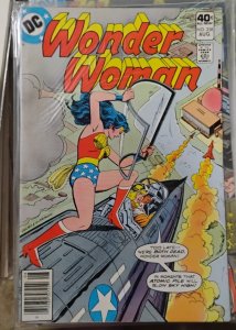 WONDER WOMAN # 258 1979  DC comics  newstand  fred hembeck strip