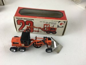 GRIP ZECHIN JAPAN 4 TRUCKS Fire engine motor grader shovel snow plow DIECAST NIB