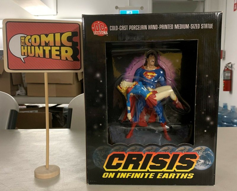 Superman & Supergirl Crisis on Infinite Earth Limited Edition Statue