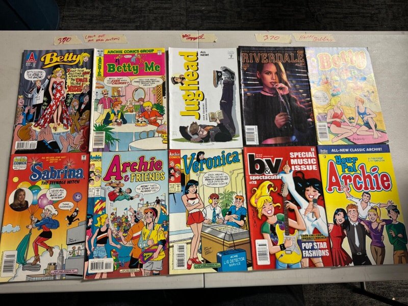 Lot of 10 Comic Lot (see pictures) 370-9