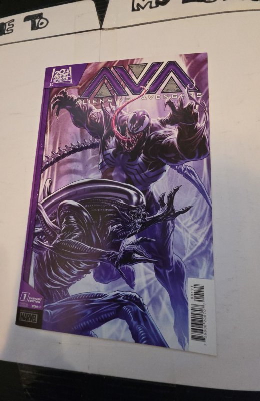 Aliens vs. Avengers #1 Brooks Cover (2024)