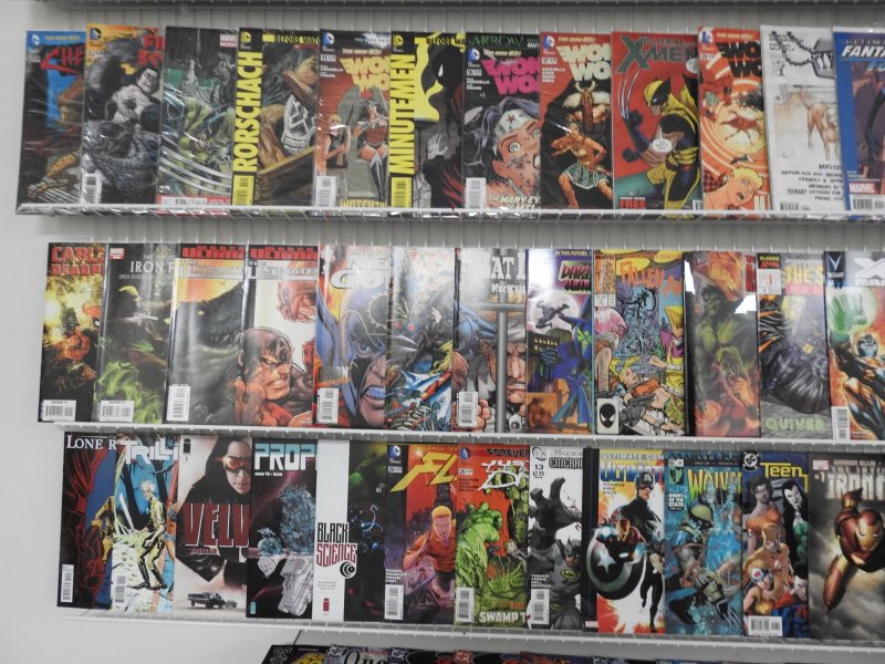 Huge Lot 180+ Comics W/ Watchmen, Wolverine,  Ultimates+ Avg VF Condition!