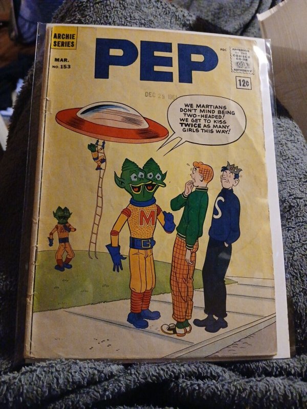 Pep #153 ARCHIE COMICS March 1962 Silver Age Flying Saucer Cover The Fly Girl