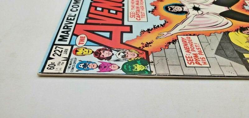 Avengers #227 *KEY* Captain Marvel (MONICA RAMBEAU) JOINS AVENGERS (1983) NM-