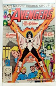 Avengers #227 *KEY* Captain Marvel (MONICA RAMBEAU) JOINS AVENGERS (1983) NM-