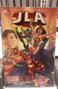 JLA Divided We Fall (2001)