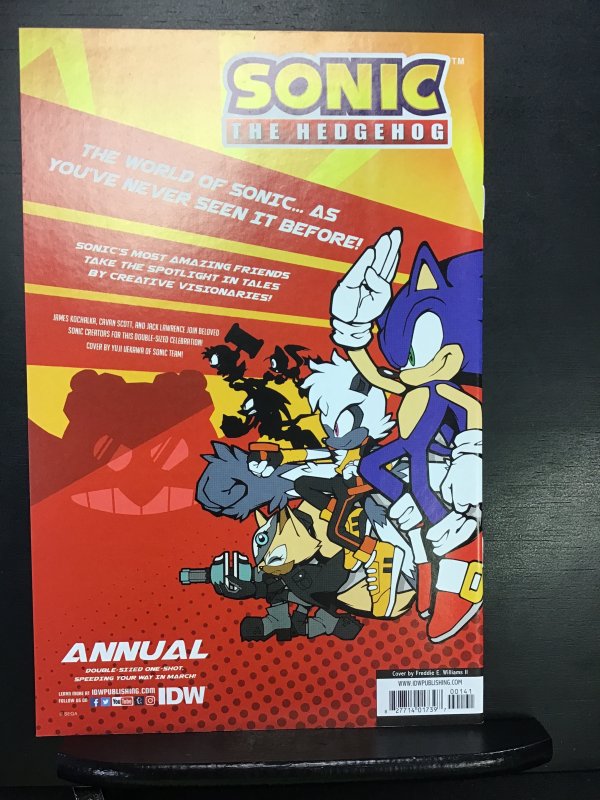 Sonic the Hedgehog Annual 2019 Cover A - Yuji Uekawa of the Sonic Team (2019)