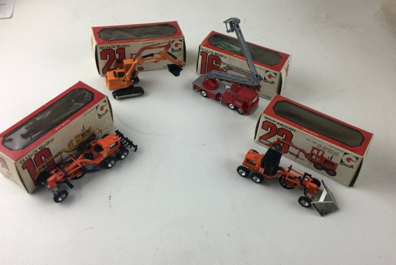 GRIP ZECHIN JAPAN 4 TRUCKS Fire engine motor grader shovel snow plow DIECAST NIB