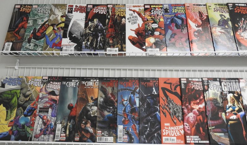 Huge lot of comics! Spider-Man, Conan, Wolverine, 2x Signed Green Lantern