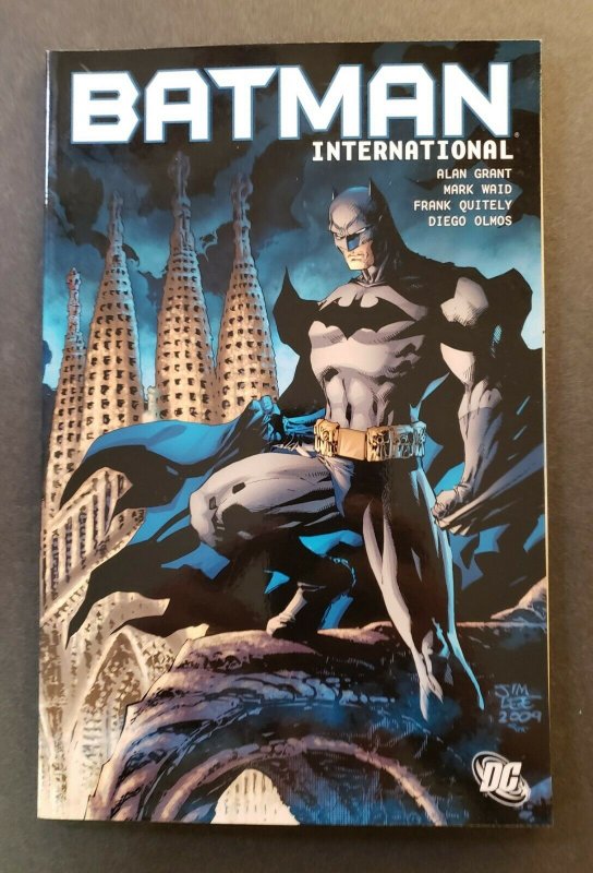 BATMAN INTERNATIONAL TPB SOFT COVER GRAPHIC NOVEL FIRST PRINT VF/NM