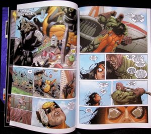 THE NEW AVENGERS Comic Issue 8 -- Hasbro Toys Reprint Edition -- 2010 Marvel VG