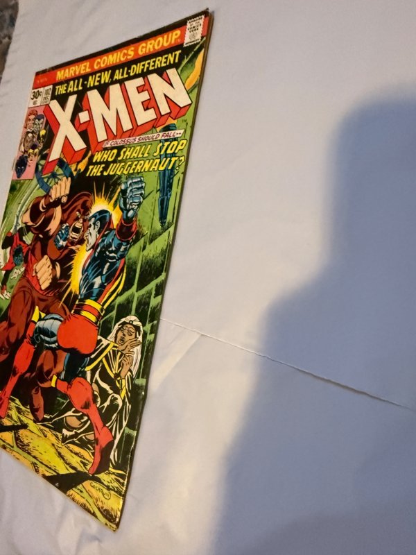 The X-Men #102 (1976) who shall stop the juggernautn