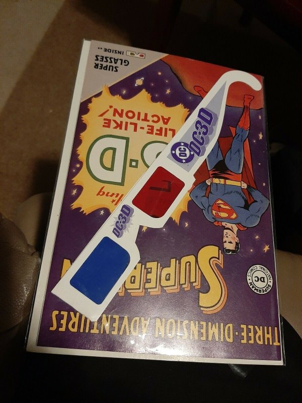 THREE DIMENSION ADVENTURES.SUPERMAN LOOKS GREAT COMPLETE WITH UNUSED GLASSES.