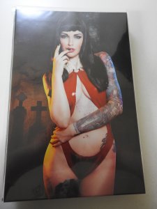 Vampirella #5 Cosplay Virgin Incentive Cover