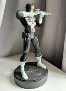 The Punisher FIRST APPEARANCE Edition (ASM 129) Sculpted Ray Villafane 1643/1750