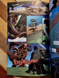 Batman/Aliens #2 (1997) Legendary Art by Bernie Wrightson! DC Dark Horse VF+ 8.5