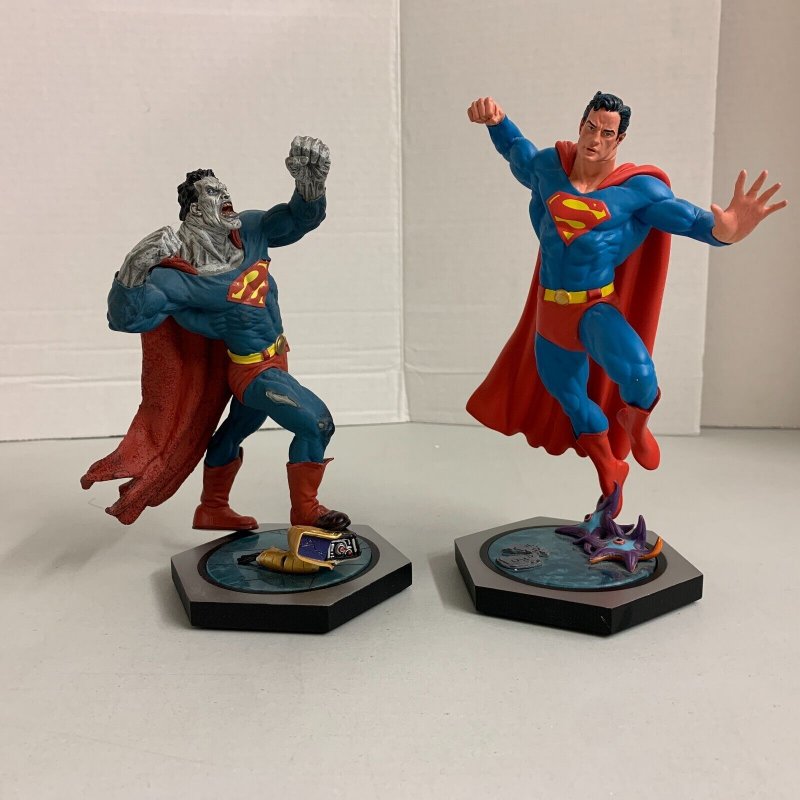 Ultimate Showdown Superman Vs Bizarro Statue Set Limited Edition  