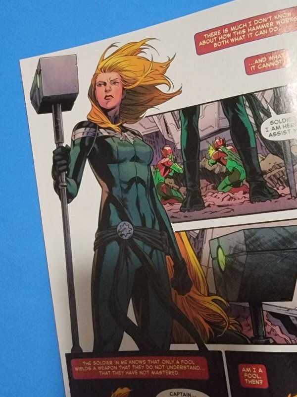 2020 CAPTAIN MARVEL 18 1st Printing Lauri-Ell Marvell see the guts NM