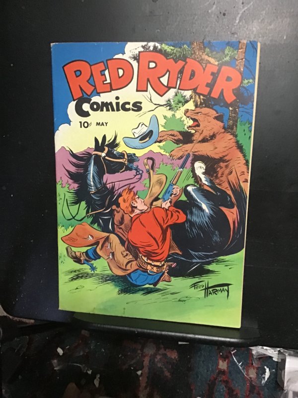 Red Ryder Comics #34 (1946) Bear battle cover! Harman Art! VF/NM Oregon CERT!