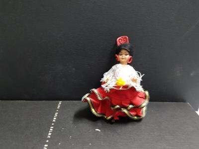 Figura: Muñeca vestida de gitana