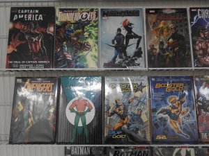 Huge Lot 24 TPB/Essentials W/ Thunderbolts, Hulk, Batman, JLA+ Avg NM- Condition