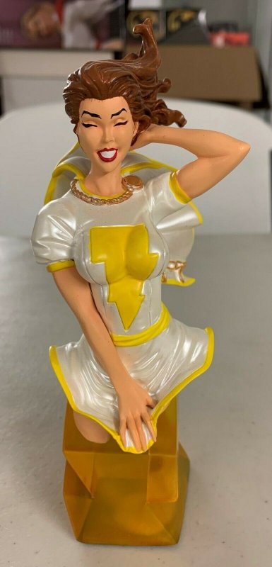 Women of the DC Universe Shazam Mary Bust Limited Edition