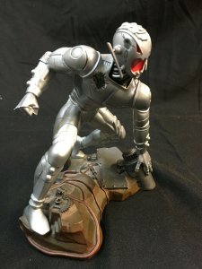 DIAMOND SELECT TOYS STATUE ULTRON AVENGERS VILLAIN (LOOSE) 