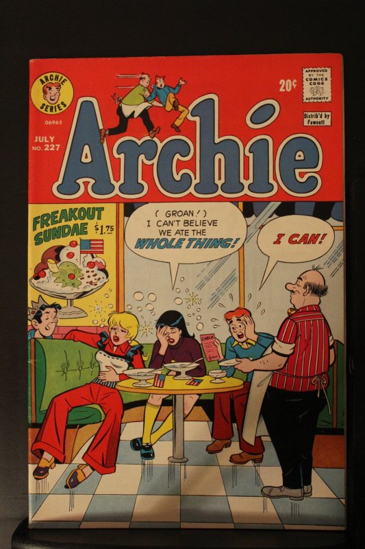 Archie #227 (1973) High-Grade NM- or better! Pops Malt Shop Cover Wow!