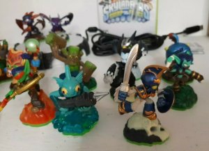 SKYLANDERS SWAP FORCE lot of 19 Figures Portal Xbox 360 game cards Spyro used 