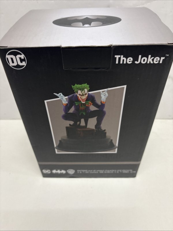 THE JOKER Statue (2018) ThinkGeek Gamestop Batman Chronicles Collectibles