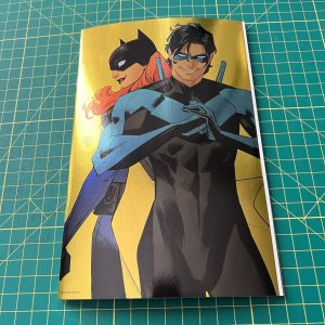 Nightwing #99 (2022) Dan Mora 1:25 Card Stock Gold Foil Variant Cover DC Comics 