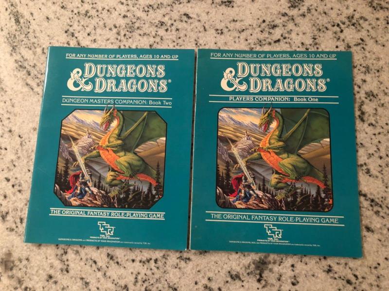 Lot Of 2 Dungeons & Dragons Books Players Companion & Dungeon Master 1 & 2 JW1