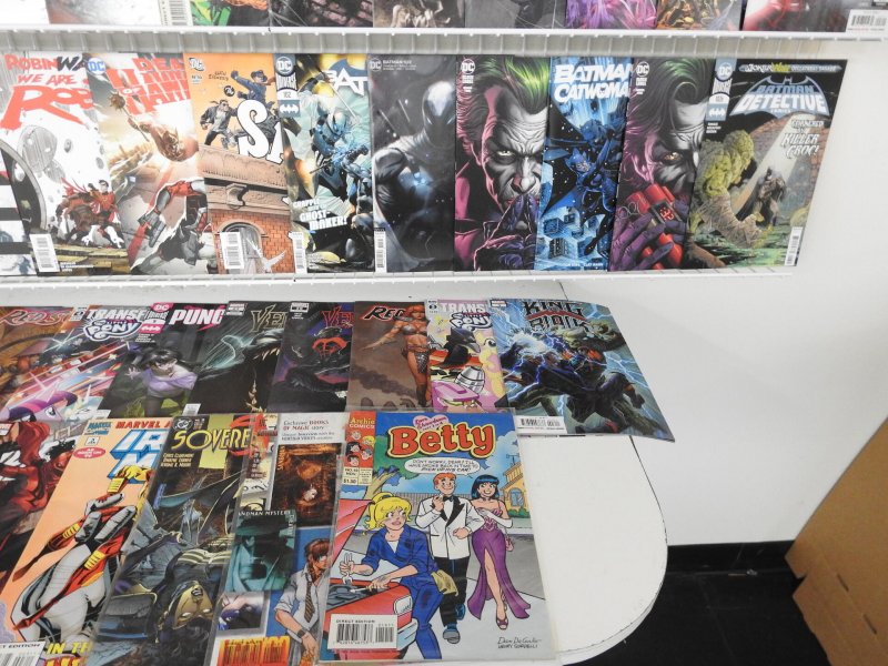 Huge Lot 150+ Comics W/ Flash, Spider-Man, Batman+ Avg VF Condition!