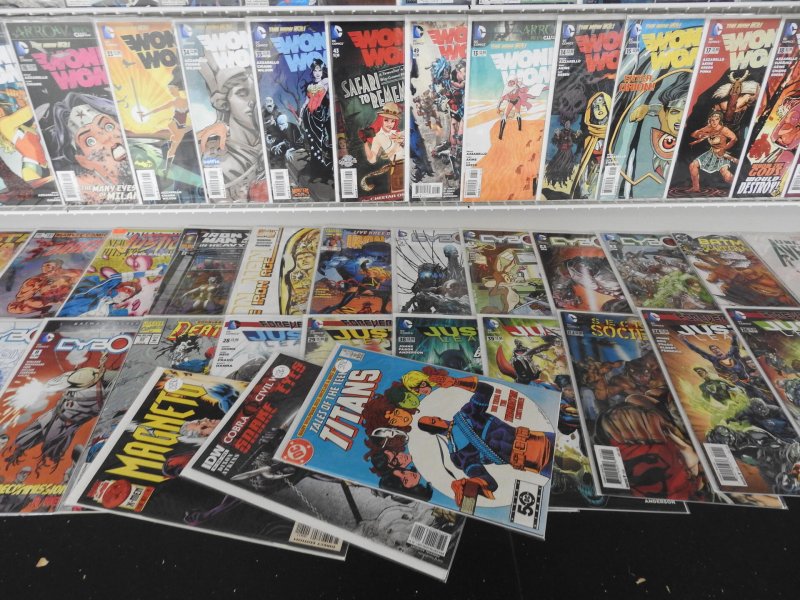 Huge Lot 150+ Comics W/ Wonder Woman, Avengers, Kick-Ass, +More! Avg VF Cond