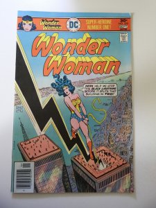 Wonder Woman #225 (1976) FN+ Condition