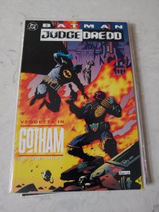 Batman & JUDGE DREDD VENDETTA IN GOTHAM TB