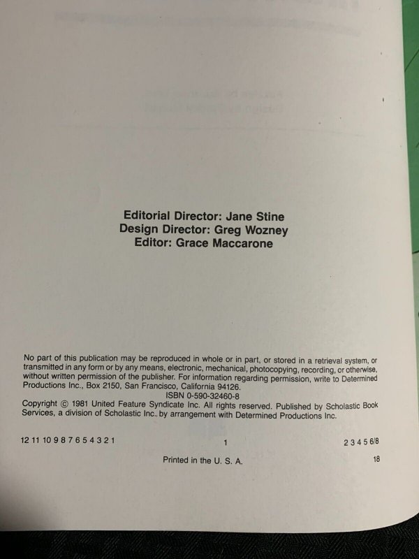 1981 THE PEANUTS GANG Visits a Haunted House VF- 7.5 Scholastic SBS