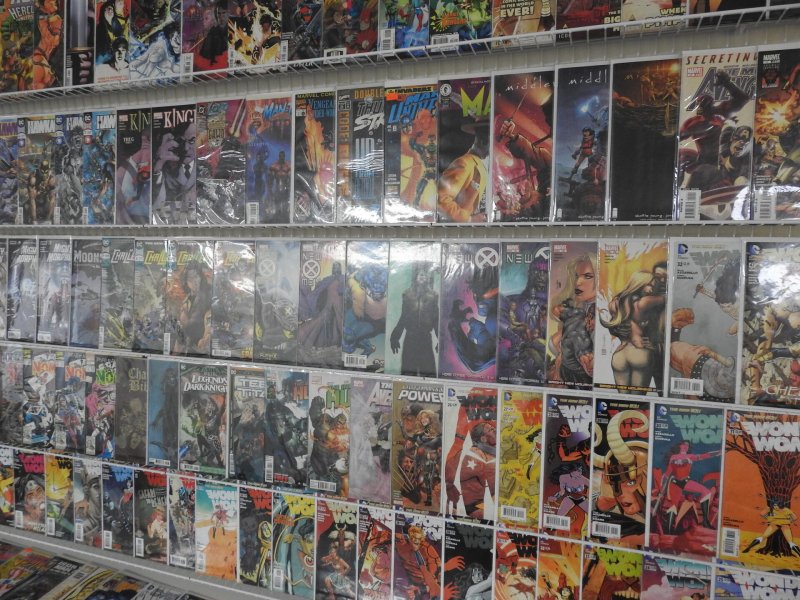 Huge Lot 150+ Comics W/ Wonder Woman, Avengers, Kick-Ass, +More! Avg VF Cond