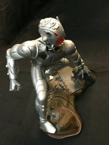 DIAMOND SELECT TOYS STATUE ULTRON AVENGERS VILLAIN (LOOSE) 