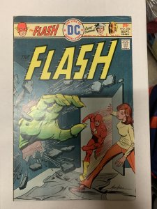 The Flash #236 1975)