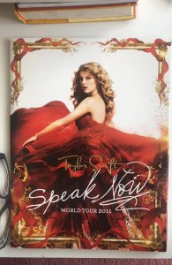 Taylor Swift 2011 speak now tour book w/ poster