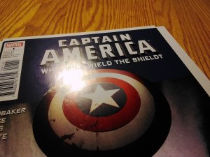 Captain America Reborn: Who Will Wield The Shield? (2010)