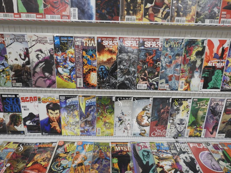 Huge Lot 150+ Comics W/ X-Men, Inhumans, Avengers, +More! Avg VF- Condition!