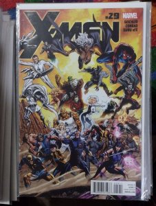 X MEN # 29 2012  Marvel  skrulls fantastic four doom wolverine