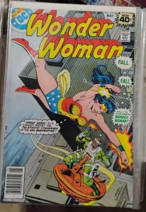 WONDER WOMAN # 255 1979  DC comics busahmaster  newstand