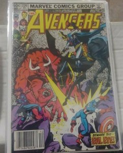 Avengers # 226 1983, Marvel +SHE HULK +ironman THOR+ black knight  doc druid 