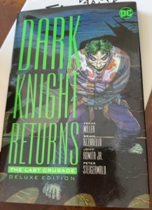 Dark Knight Returns: The Last Crusade - The Deluxe Edition (2016) Batman 