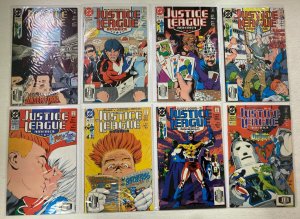 Justice League America Intl (2nd series) lot:#41-75 32 diff 8.0 VF (1990-93)