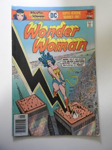 Wonder Woman #225 (1976)